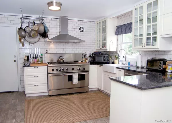 Copiague, NY 11726,10 Clarence ST