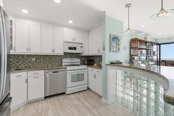 Long Beach, NY 11561,627 Oceanfront #A