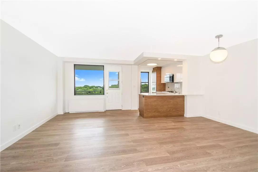 Bronx, NY 10471,4705 W Henry Hudson Pkwy #10K