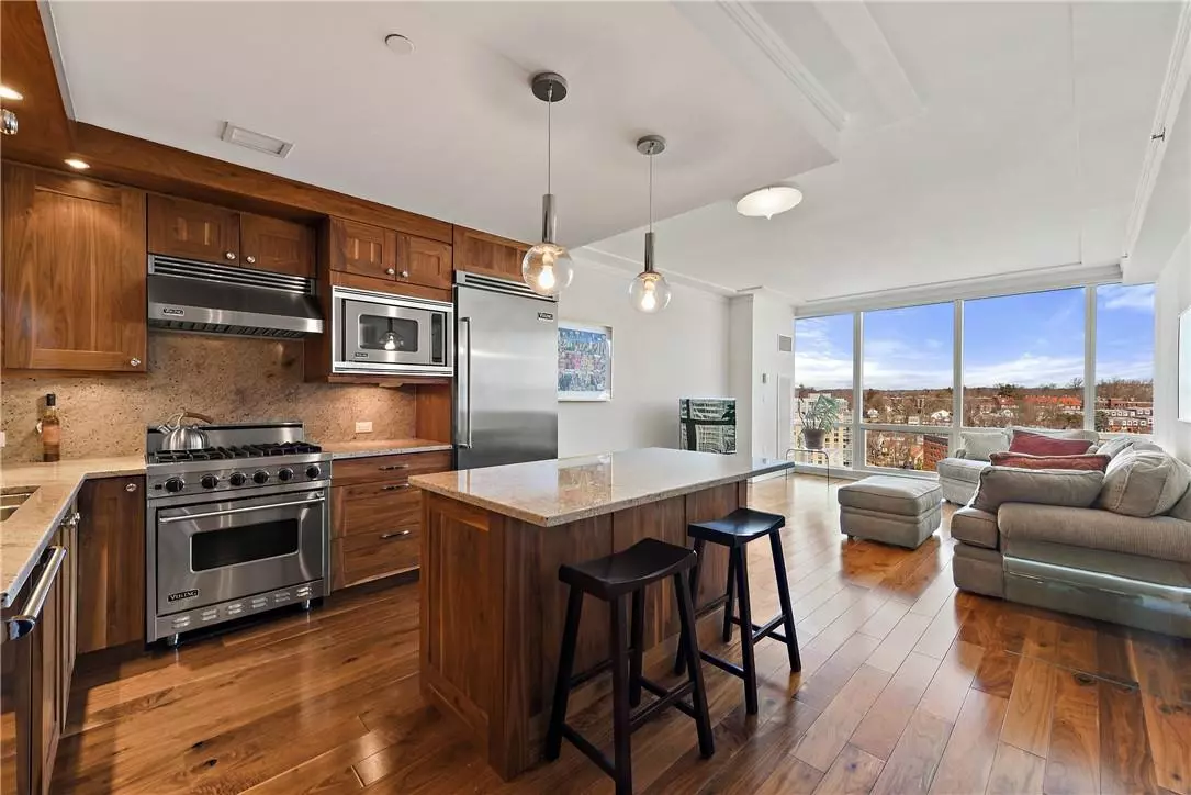 White Plains, NY 10601,5 Renaissance SQ #15C