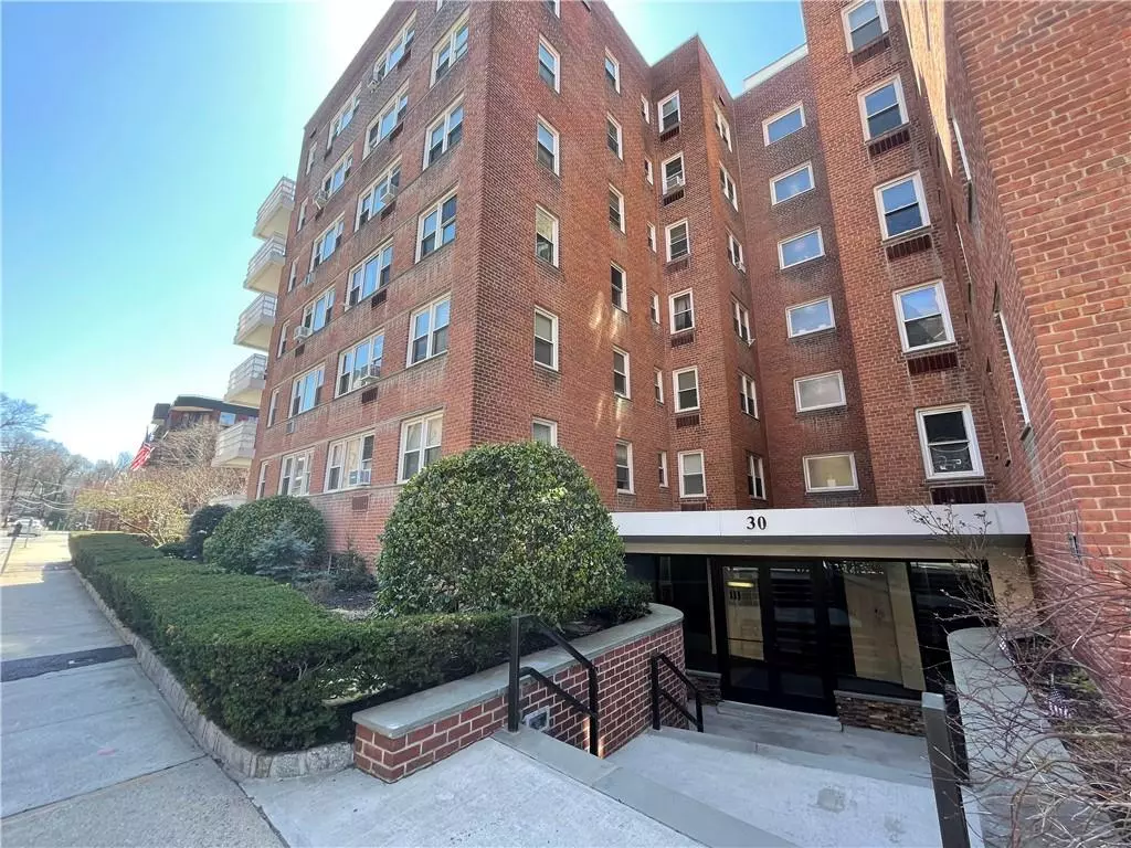 Hartsdale, NY 10530,30 E Hartsdale AVE #6L