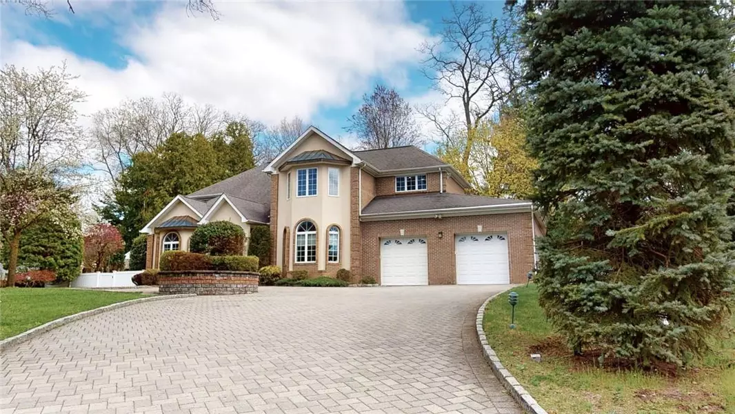 5 Amanda CT, White Plains, NY 10607