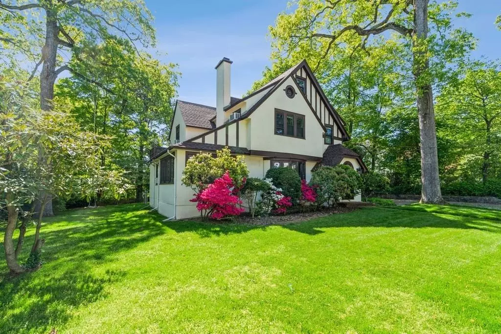 Scarsdale, NY 10583,8 Barclay RD