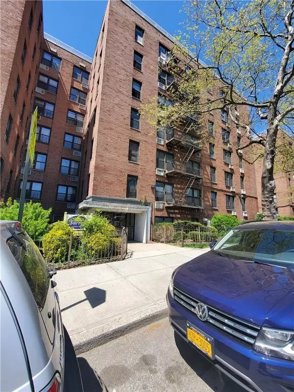 Bronx, NY 10469,3531 Bronxwood AVE #4D