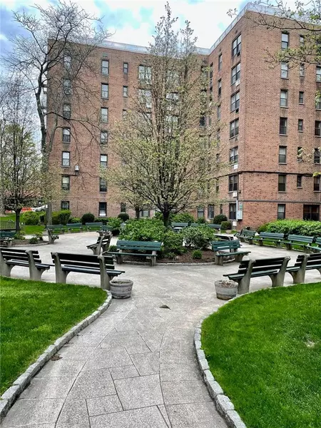 3531 Bronxwood AVE #5E, Bronx, NY 10469