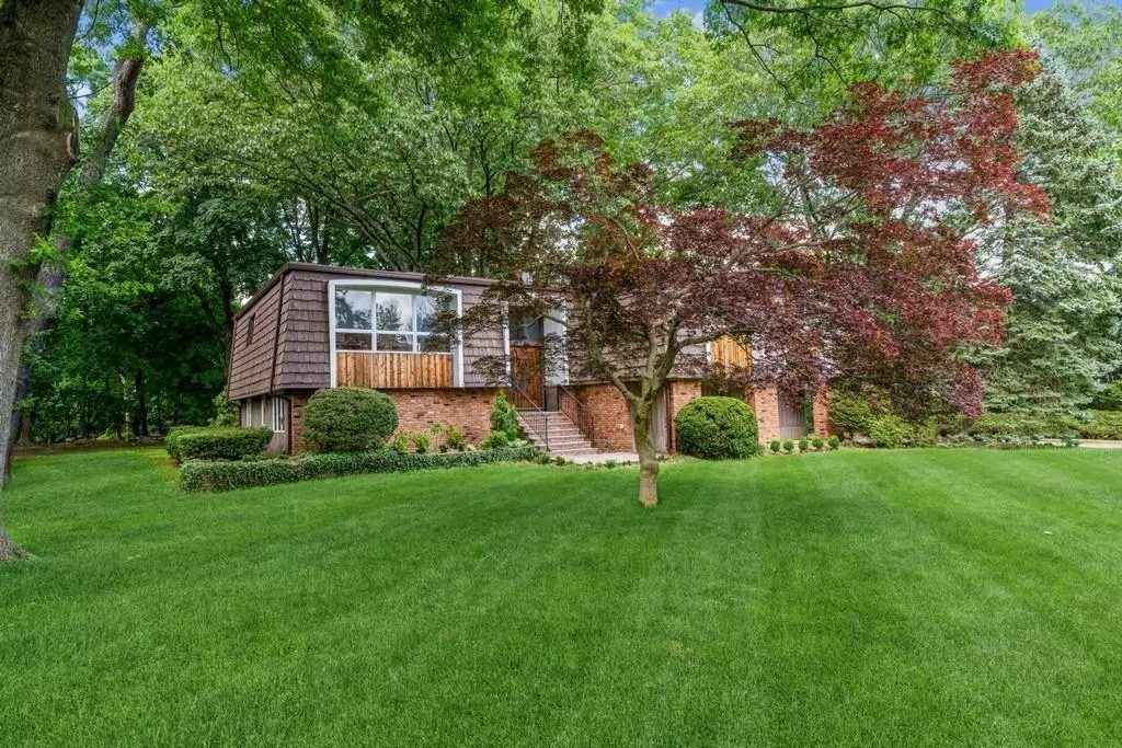 Scarsdale, NY 10583,4 Penny LN