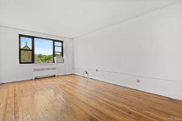 Yonkers, NY 10705,70 Sherman AVE #3H