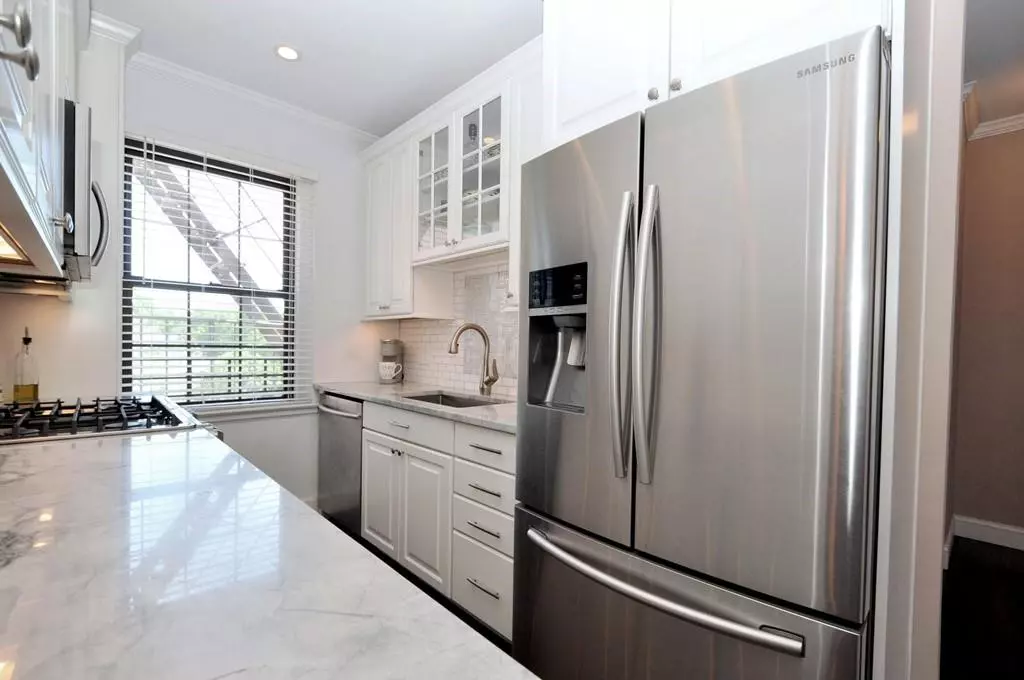 Scarsdale, NY 10583,178 Garth RD #6I
