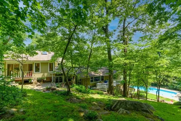 129 Park LN, West Harrison, NY 10604