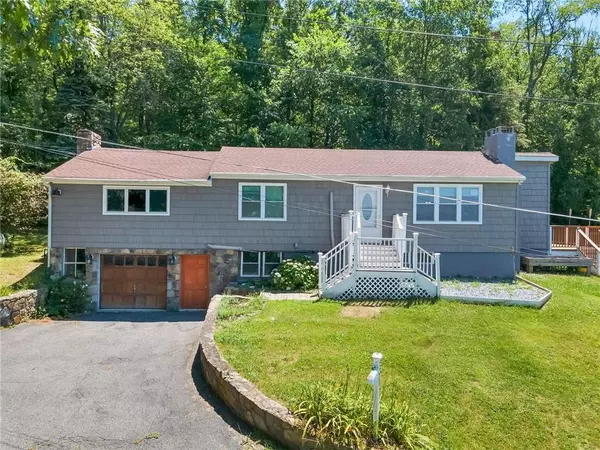 27 Violet LN, Stormville, NY 12582