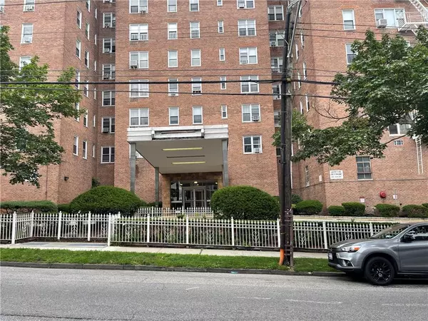 300 N Broadway #2K, Yonkers, NY 10701