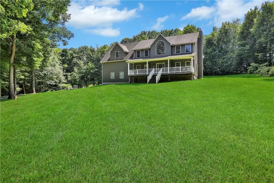 16 Tina DR, Highland, NY 12528