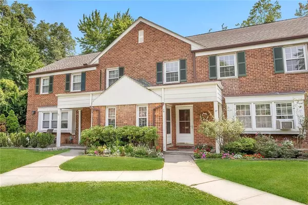 19 Robins CRES #19, New Rochelle, NY 10801