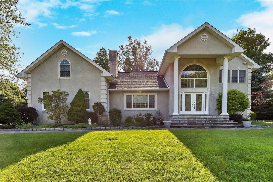 33 Eastview DR, Valhalla, NY 10595
