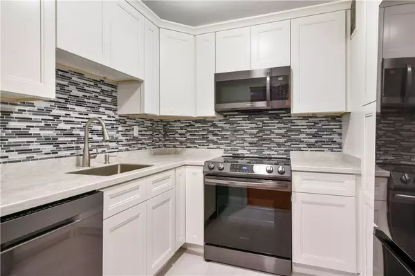 56 Doyer AVE #4C, White Plains, NY 10605