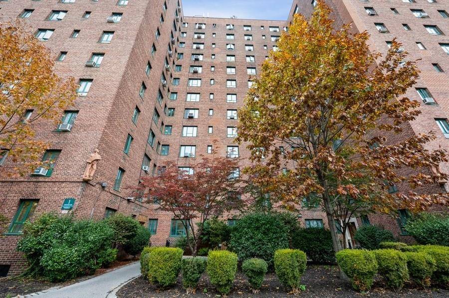 1 Metropolitan OVAL #MA, Bronx, NY 10462