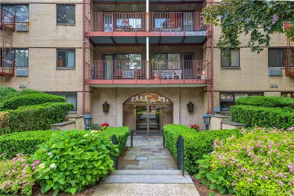 2201 Palmer AVE #3R, New Rochelle, NY 10801