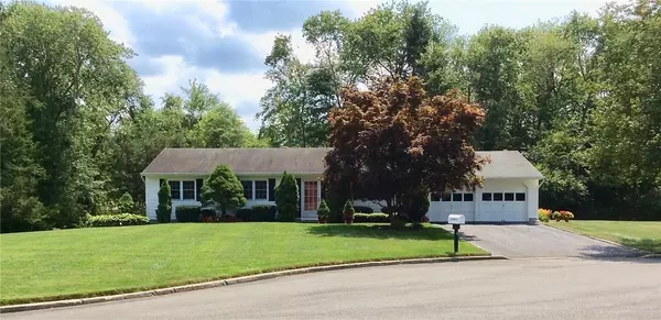 3 Plaza CT, Smithtown, NY 11787