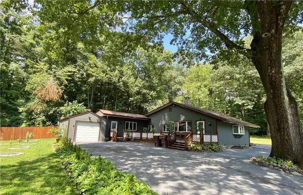 4 Pine Tree LN, Saugerties, NY 12477