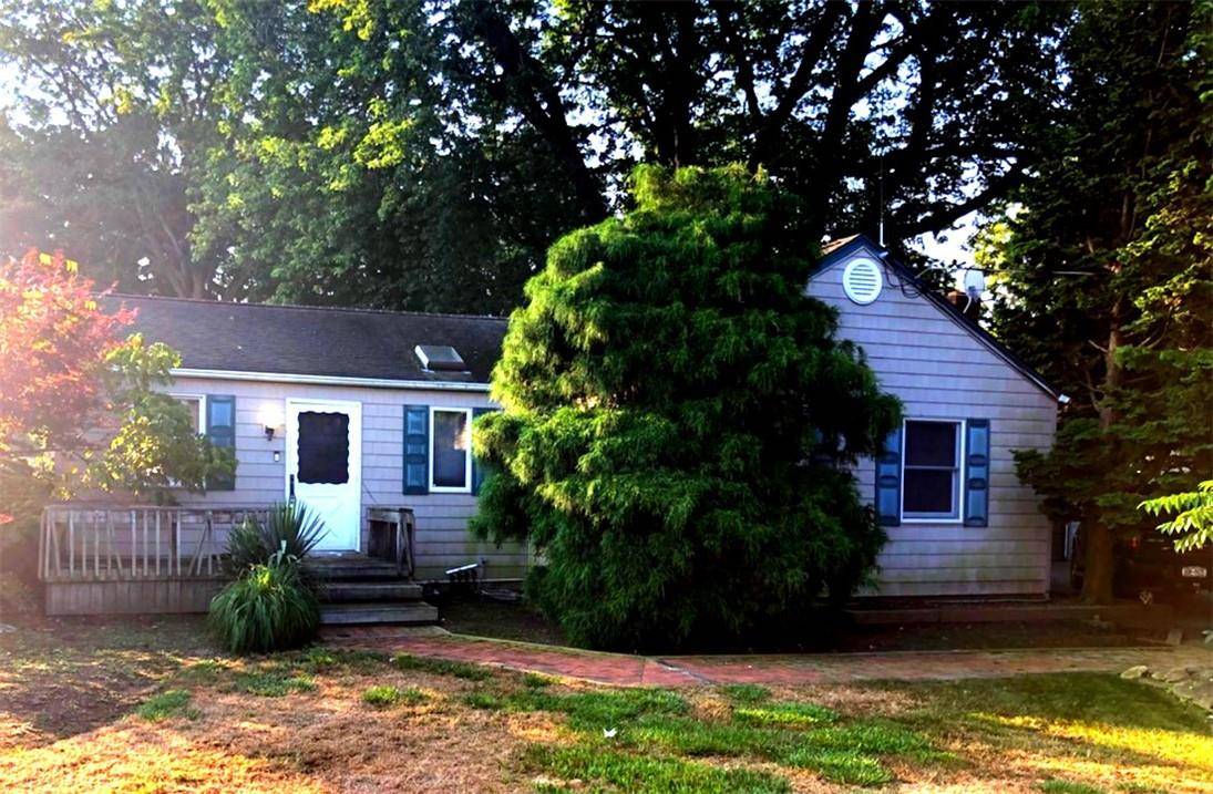 18 Alyssum AVE, Huntington, NY 11743