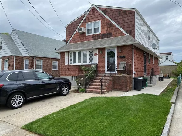 524 N 3rd ST, New Hyde Park, NY 11040