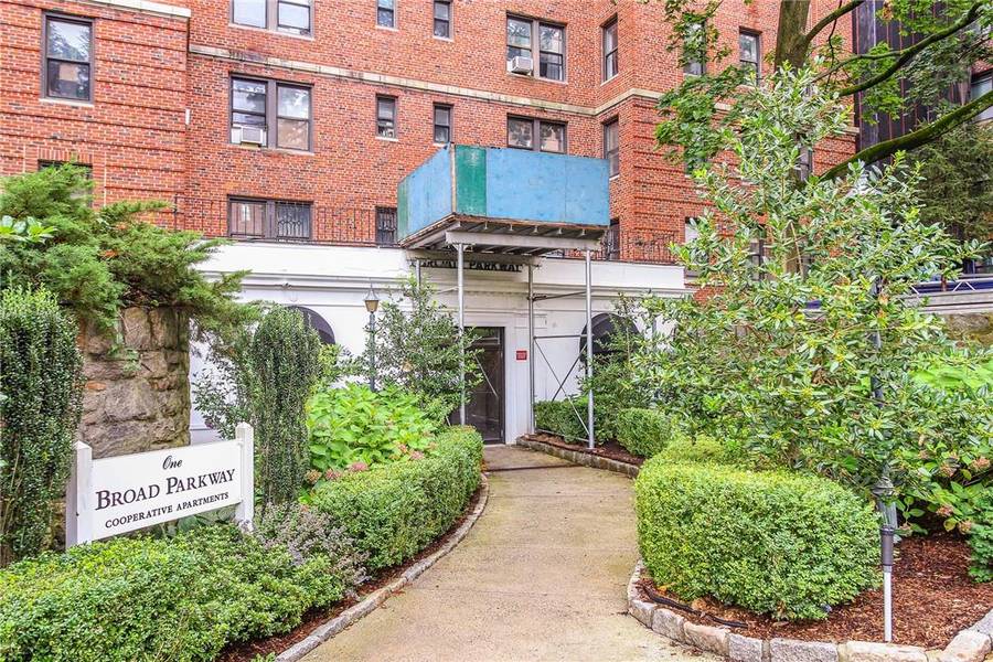 1 Broad Pkwy #3M, White Plains, NY 10601