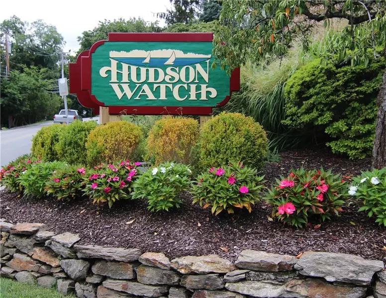 13 Hudson Watch DR, Ossining, NY 10562