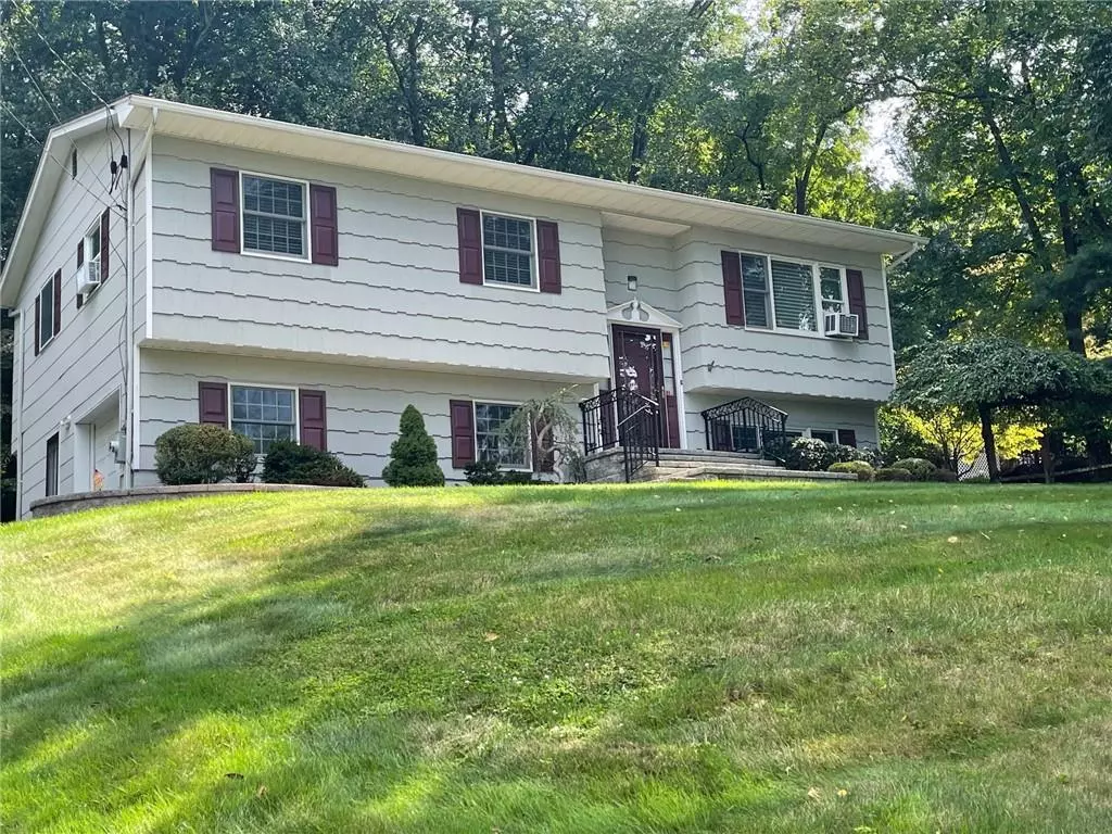 Valley Cottage, NY 10989,861 Belleville DR