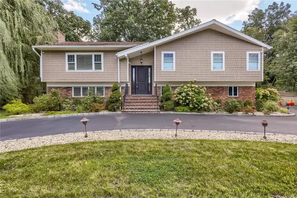 71 Surrey DR, New Rochelle, NY 10804