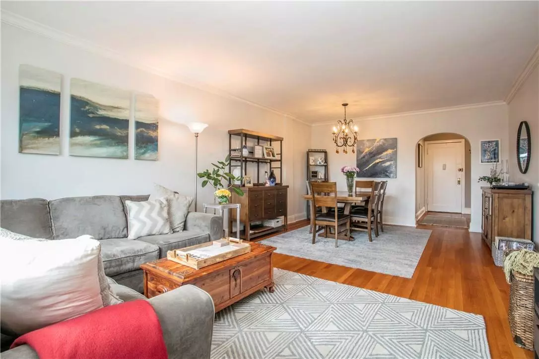 Larchmont, NY 10538,172 Myrtle BLVD #5A