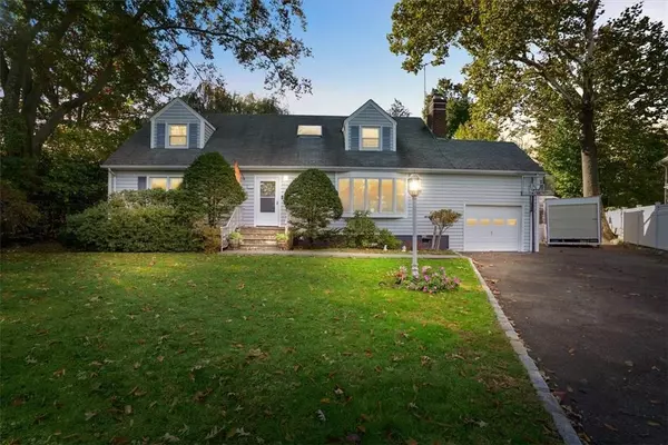 11 Hawthorne DR, New Rochelle, NY 10801