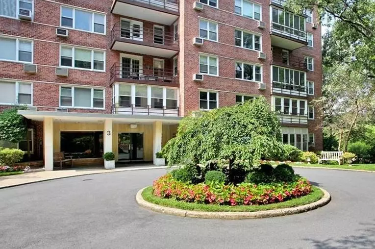 3 Washington SQ #2G, Larchmont, NY 10538