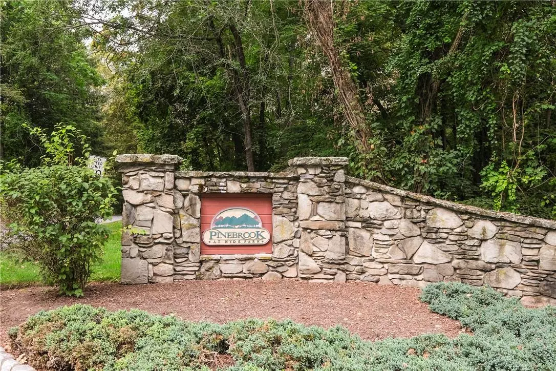 Hyde Park, NY 12538,297 Pinebrook DR