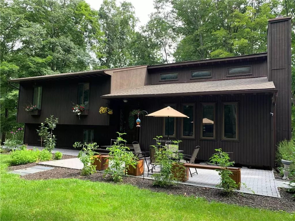 Clinton Corners, NY 12514,95 Spruce LN