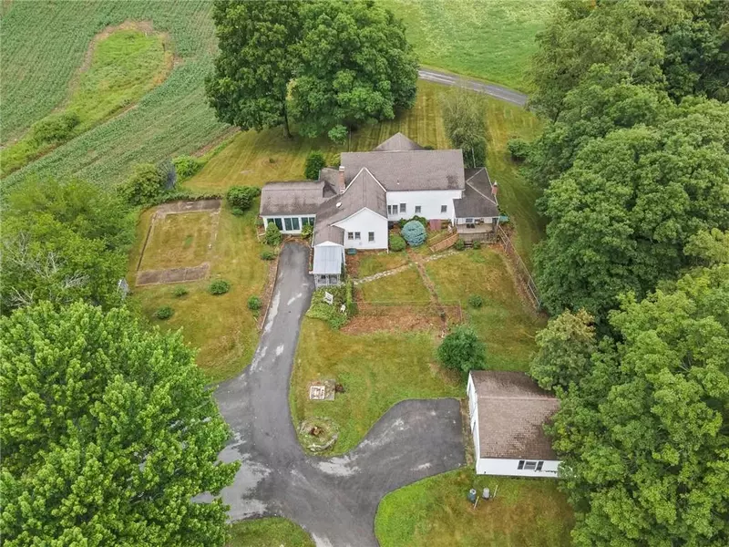 215 Freedom RD, Pleasant Valley, NY 12569