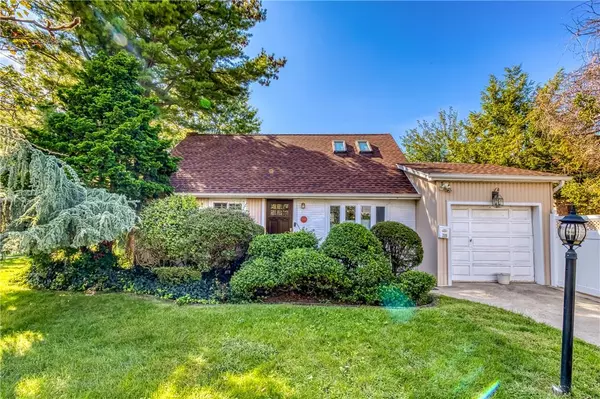 219 Crown AVE, Floral Park, NY 11001