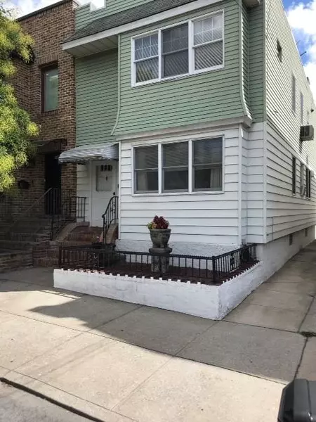 6242 60th AVE, Maspeth, NY 11378