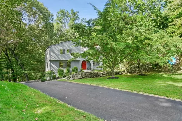 24 Anne Chambers LN, Katonah, NY 10536