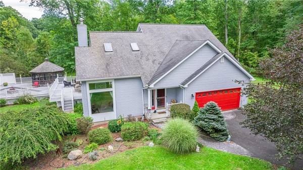 15 Majestic Woods DR, Gardiner, NY 12525