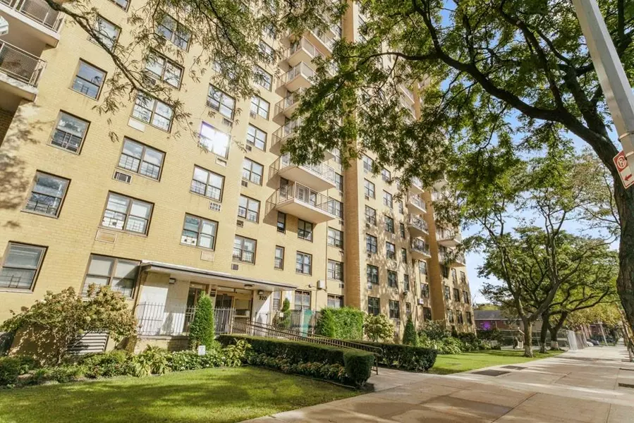 920 Metcalf AVE #16D, Bronx, NY 10473