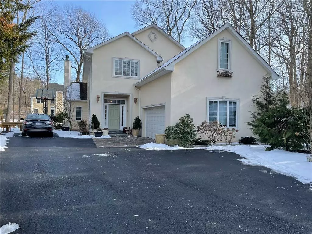 Pleasantville, NY 10570,7 Dogwood LN