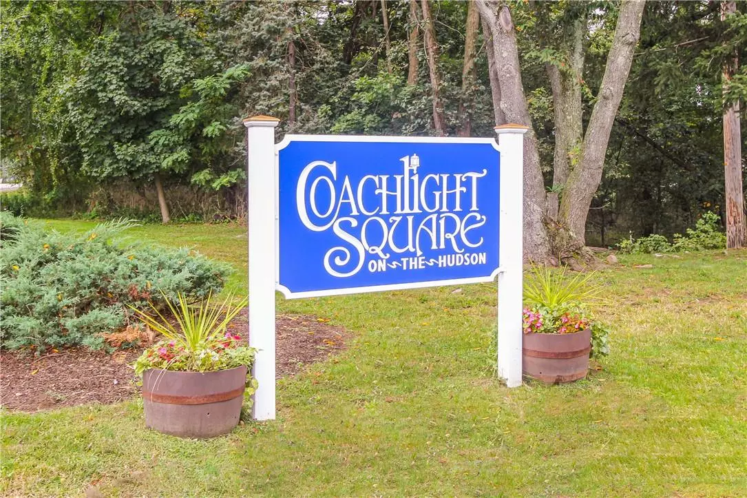 Montrose, NY 10548,277 Coachlight SQ