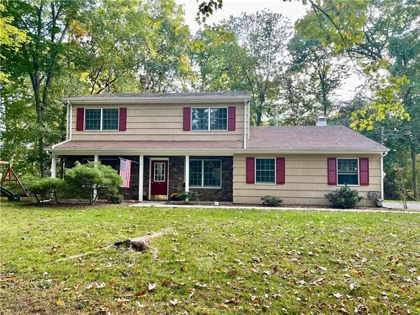 8 Huffman RD, Valley Cottage, NY 10989