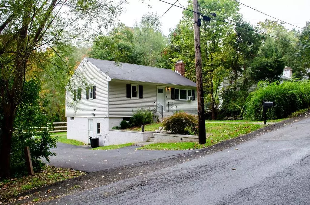 Patterson, NY 12563,15 Quebec RD