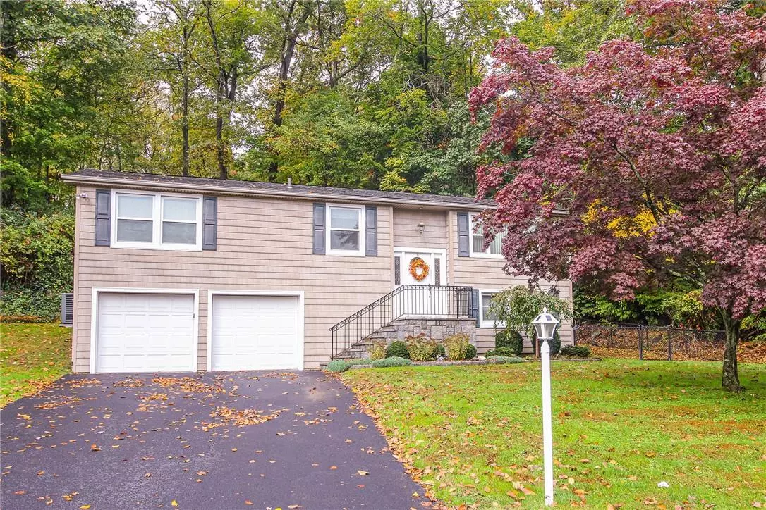 Mahopac, NY 10541,121 Dahlia DR