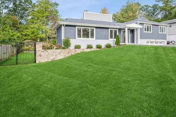 147 Chalford LN, Scarsdale, NY 10583