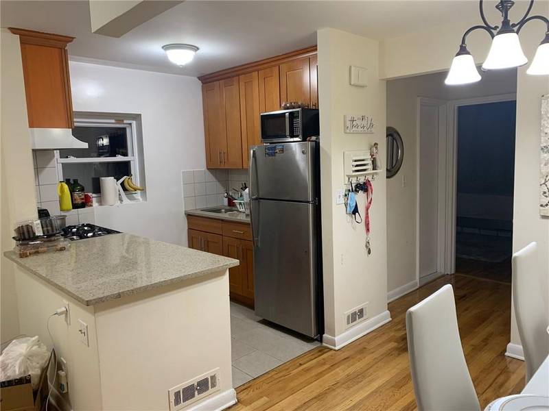 4185 E Tremont AVE, Bronx, NY 10465