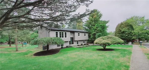 11 S Amundsen LN, Airmont, NY 10901