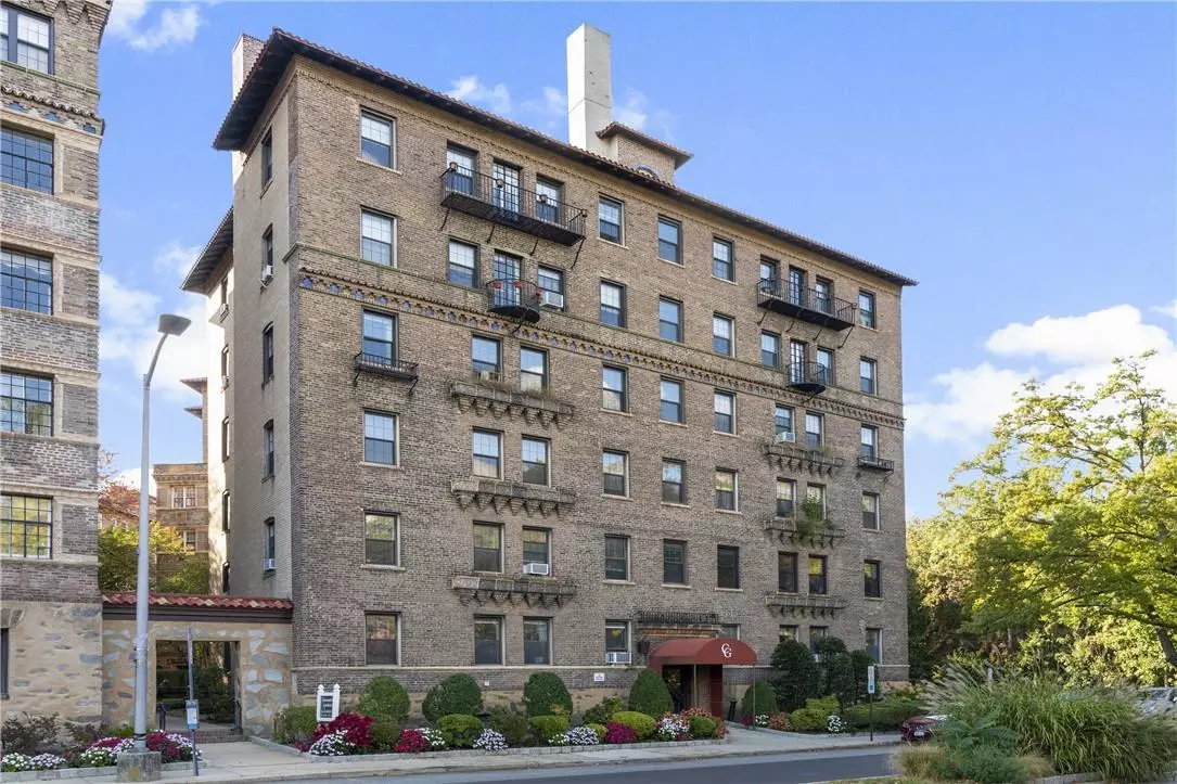 Larchmont, NY 10538,14 N Chatsworth AVE #4M