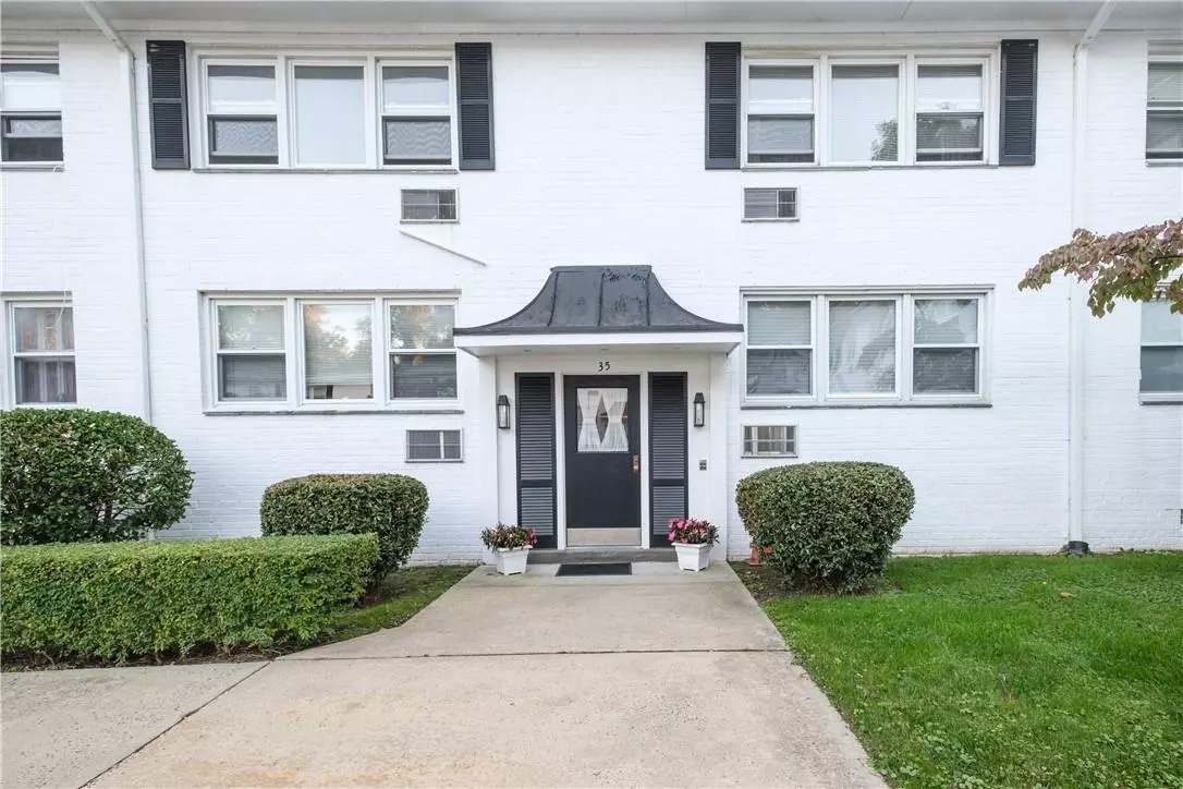 Port Chester, NY 10573,35 Avon CIR